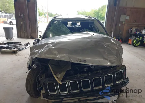 2018 Jeep Compass Latitude 4X4 из США, поврежденный, VIN 3C4NJDBB7JT115532